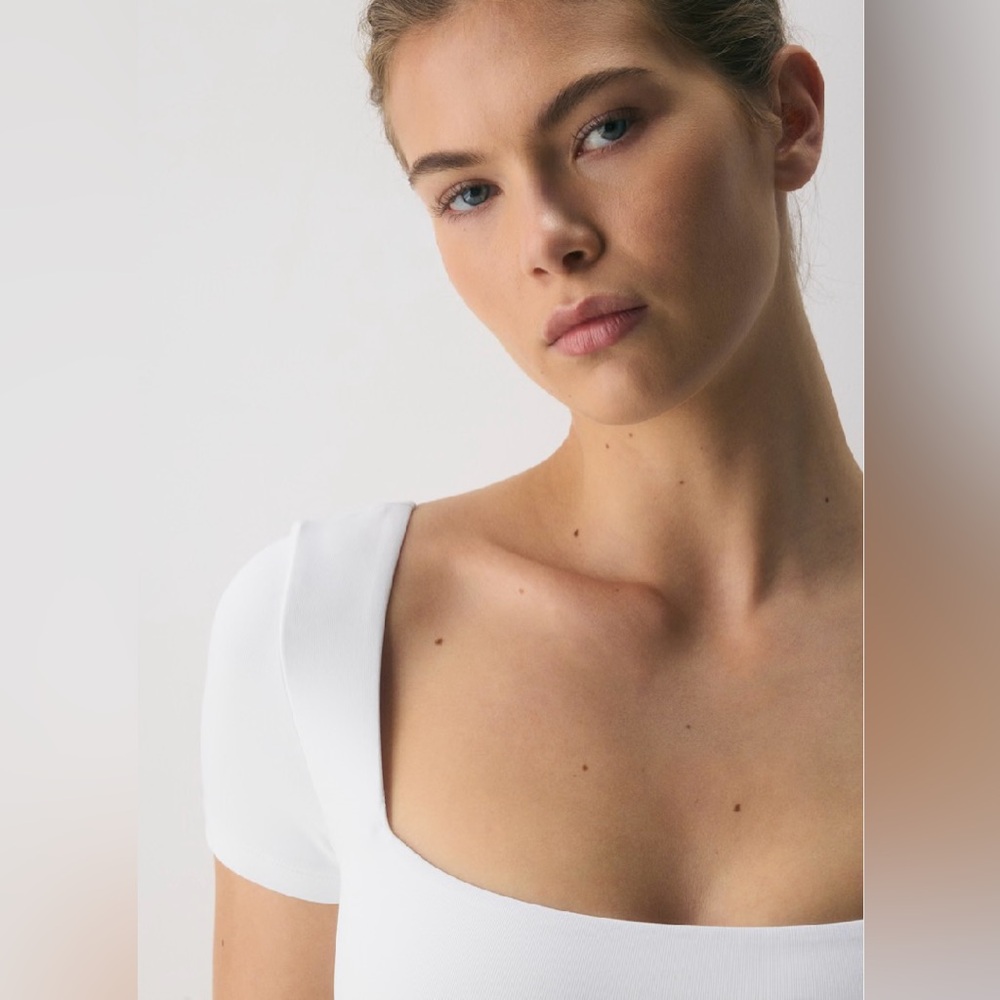NWT Aritzia Babaton Contour Bodysuit squareneck bodysuit thong-cut Size XS - Picture 2 of 10